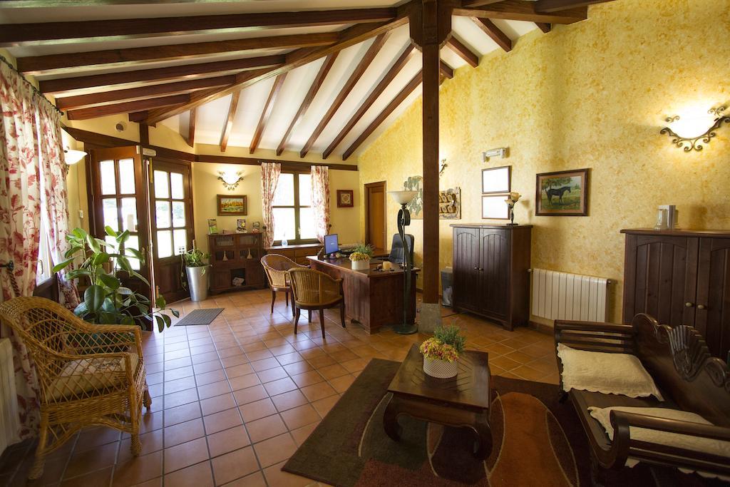 Apartamentos Camin De Pelayo Las Rozas Luaran gambar