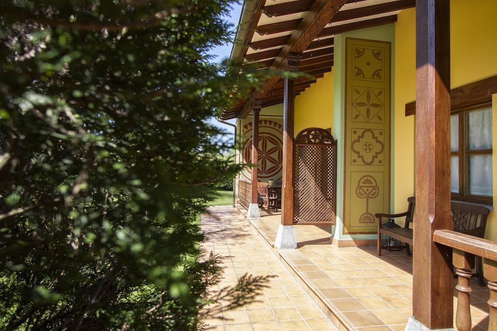 Apartamentos Camin De Pelayo Las Rozas Luaran gambar